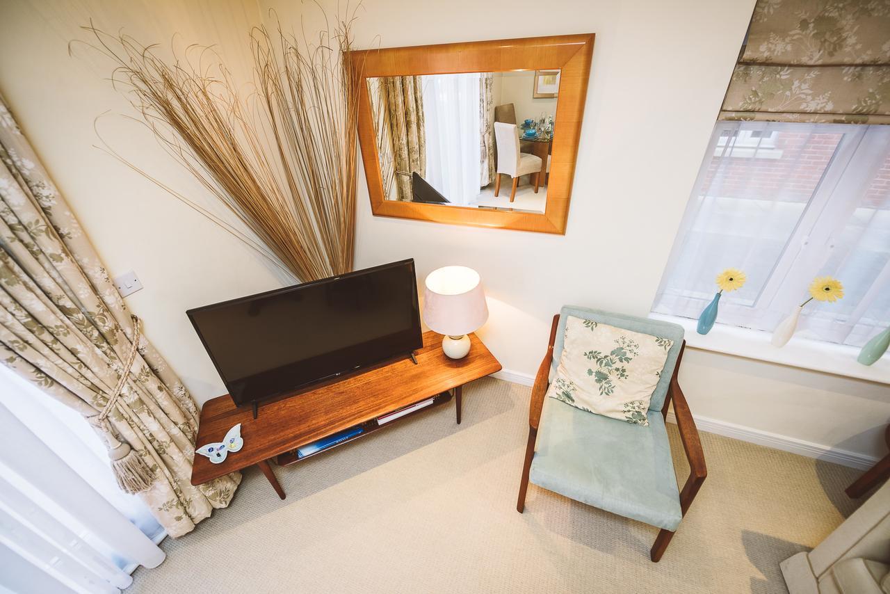 לת'רהד Charming Two Bedroom Apartment With Free Private Parking מראה חיצוני תמונה