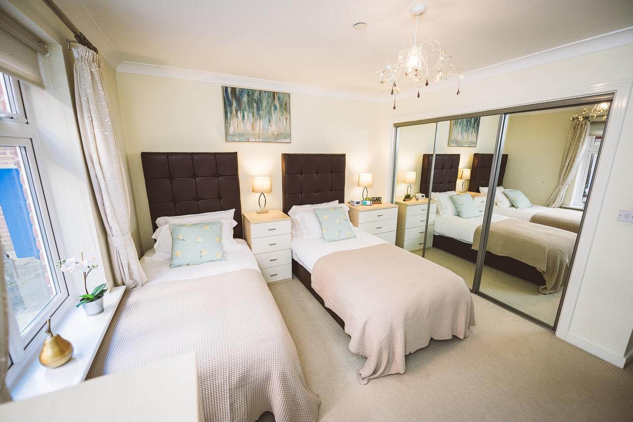 לת'רהד Charming Two Bedroom Apartment With Free Private Parking מראה חיצוני תמונה