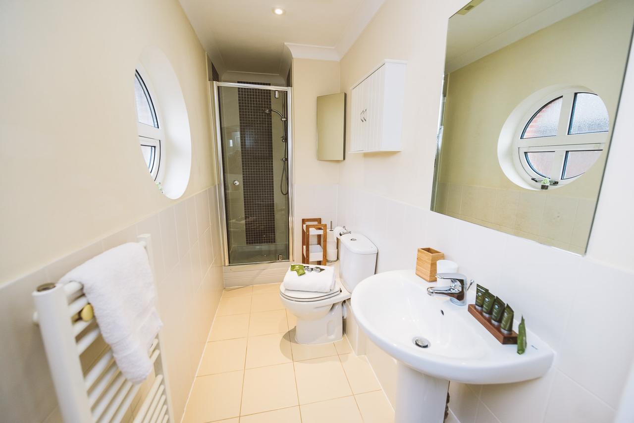 לת'רהד Charming Two Bedroom Apartment With Free Private Parking מראה חיצוני תמונה
