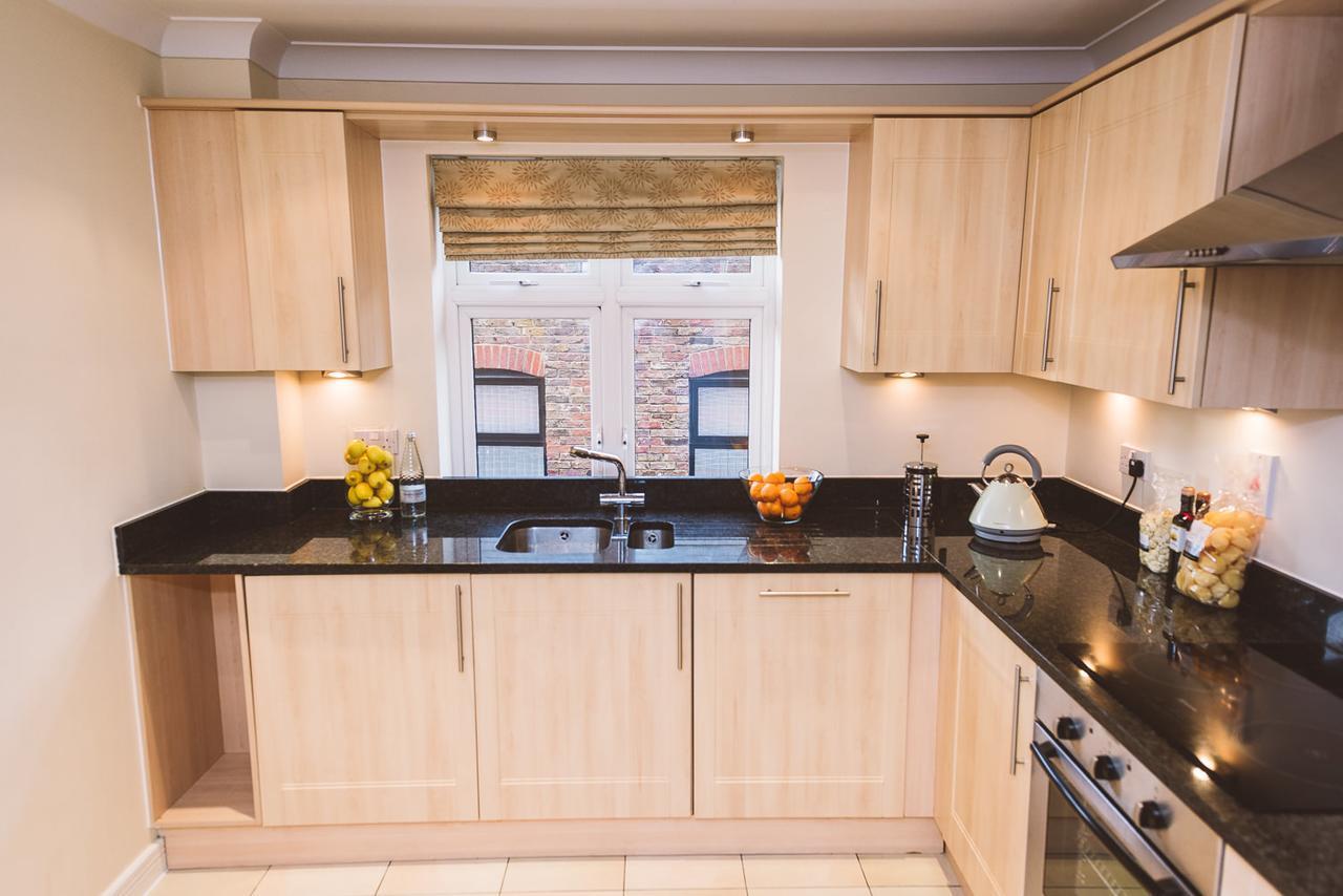 לת'רהד Charming Two Bedroom Apartment With Free Private Parking מראה חיצוני תמונה