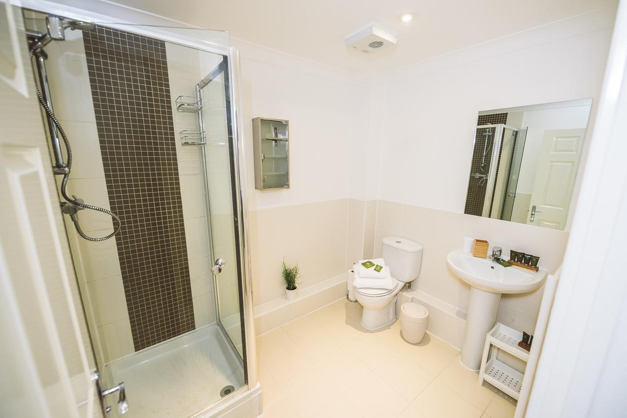 לת'רהד Charming Two Bedroom Apartment With Free Private Parking מראה חיצוני תמונה