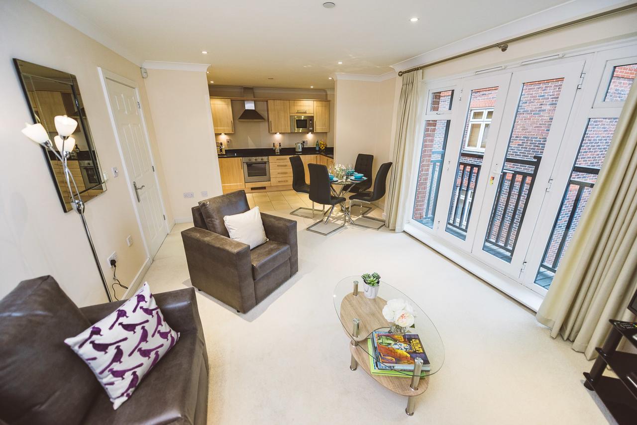 לת'רהד Charming Two Bedroom Apartment With Free Private Parking מראה חיצוני תמונה