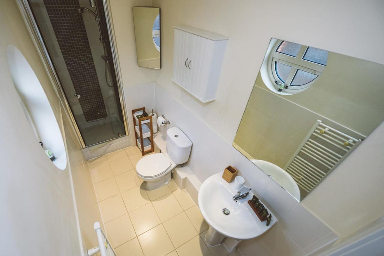 לת'רהד Charming Two Bedroom Apartment With Free Private Parking מראה חיצוני תמונה